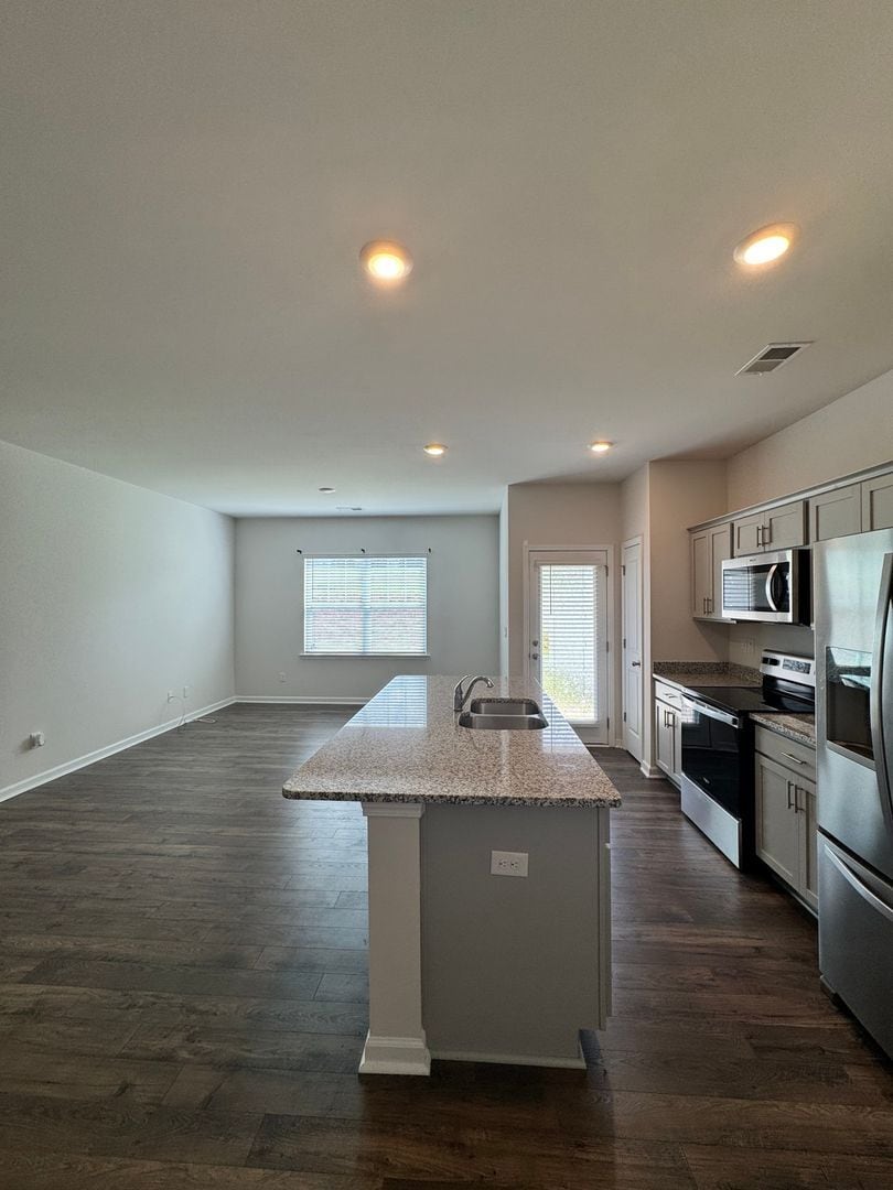 Building Photo - 120 Sunriff CT