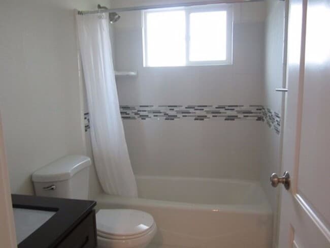 Building Photo - 4 bedroom 2 bath house in Holbrook Heights- Concord