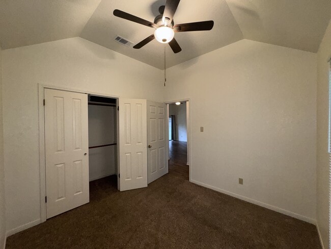 Building Photo - 1801 Thomas Ct