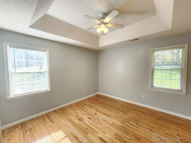 Building Photo - Candler Rental