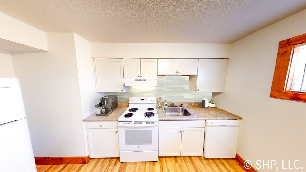Kitchen - 1217 W Washington St