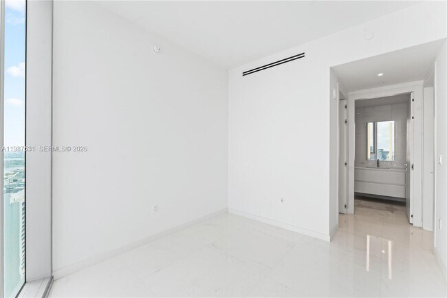 Building Photo - 300 Biscayne Blvd Way