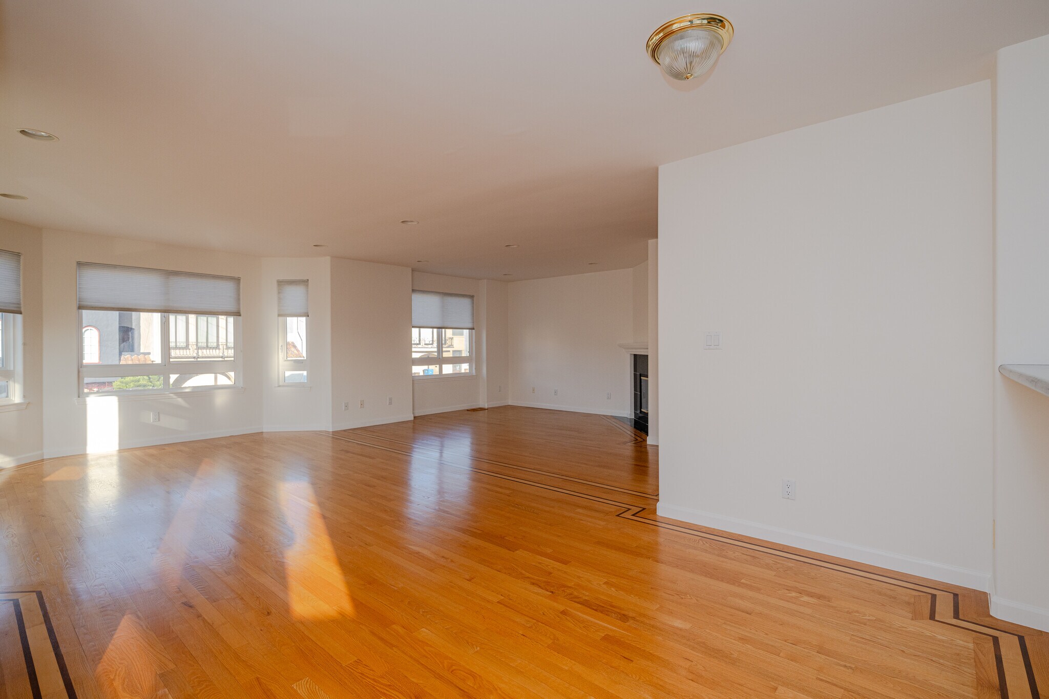 Building Photo - 1701 Judah St