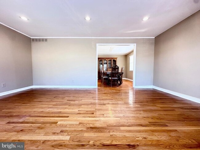 Building Photo - 2 W High Ridge Rd