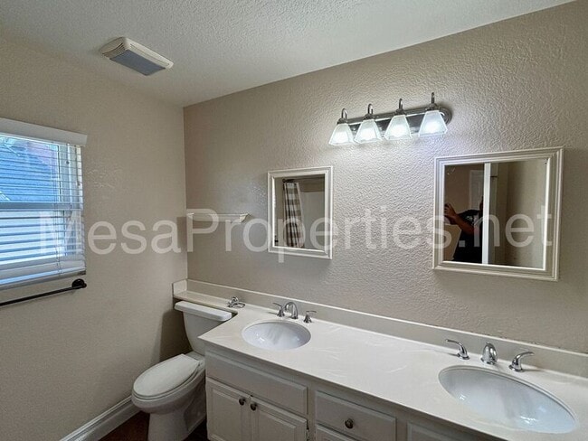 Building Photo - 15572 Ficus St