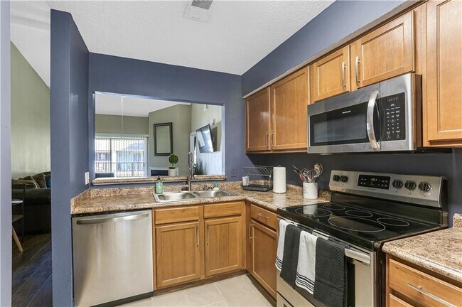 Building Photo - 701 Fairfax Dr