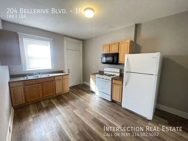 Building Photo - Adorable 1 Bed/1Bath S. City Apt. with Pri...