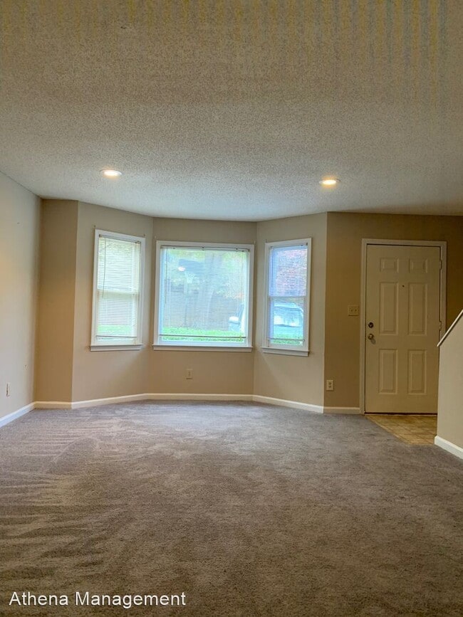 Building Photo - 2 br, 2.5 bath House - 125 Dennis Drive Un...