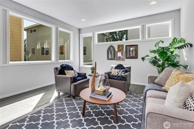 Building Photo - 732 26th Ave S