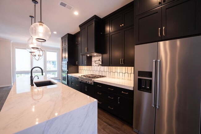 Building Photo - Luxury Reston Rental
