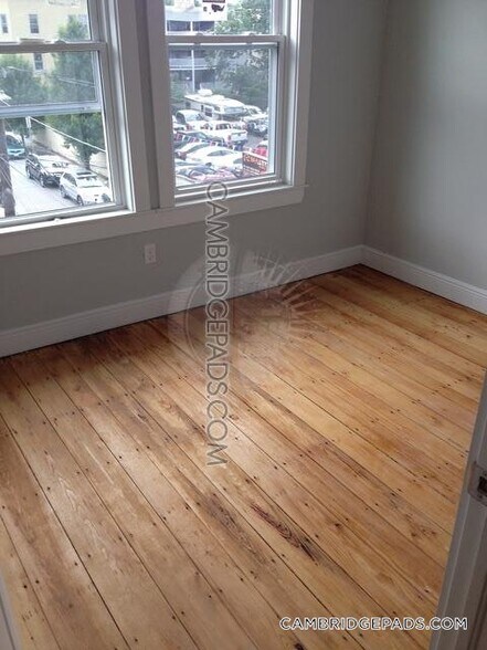 Building Photo - 376 Prospect St