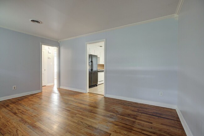 Building Photo - 912 Garver St