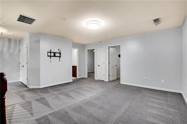 Building Photo - 2242 Knoxhill View