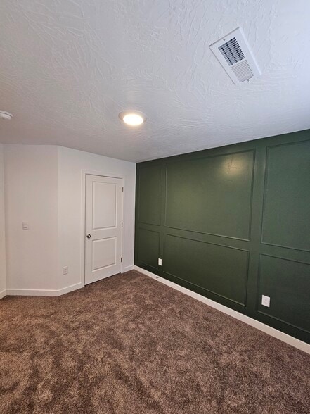 Building Photo - 3320 E Elkhorn Ln