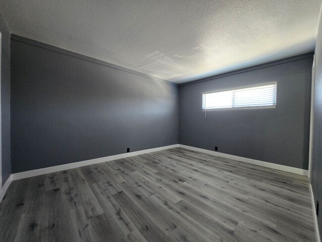 Building Photo - Upstairs Apartment