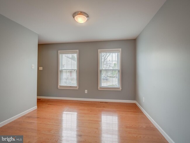Building Photo - 8203 Stationhouse Ct