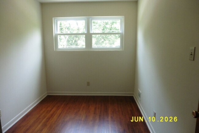 Building Photo - 1526 S 13th St