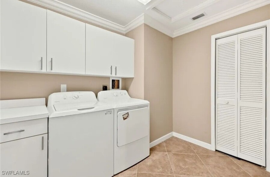 Building Photo - 2202 Hidden Lake Dr