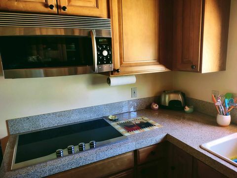 Kitchen - 59570 Devils Ladder Rd