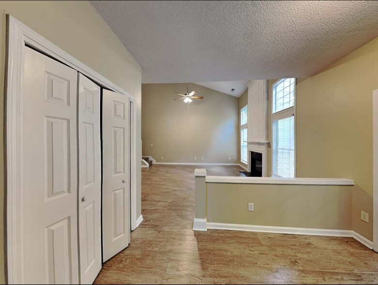 Building Photo - 2930 Cottesford Way SE