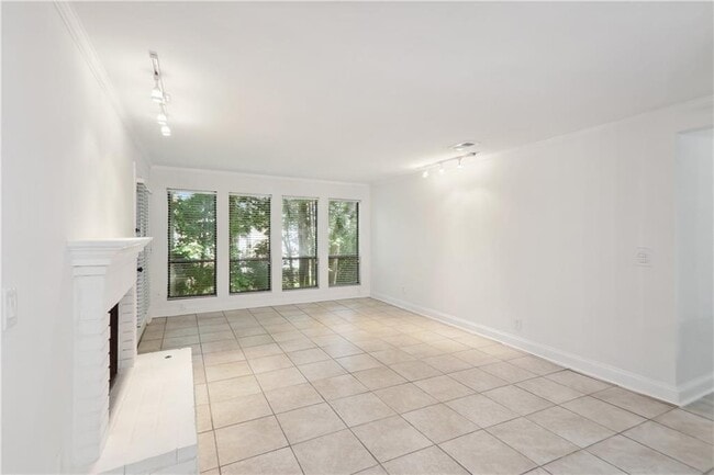 Building Photo - 421 Warm Springs Cir