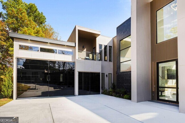 Building Photo - 3600 Lower Roswell Rd