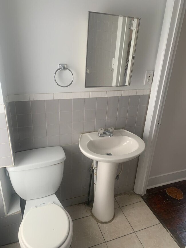 Building Photo - 3 Bedroom House in the West End of York City