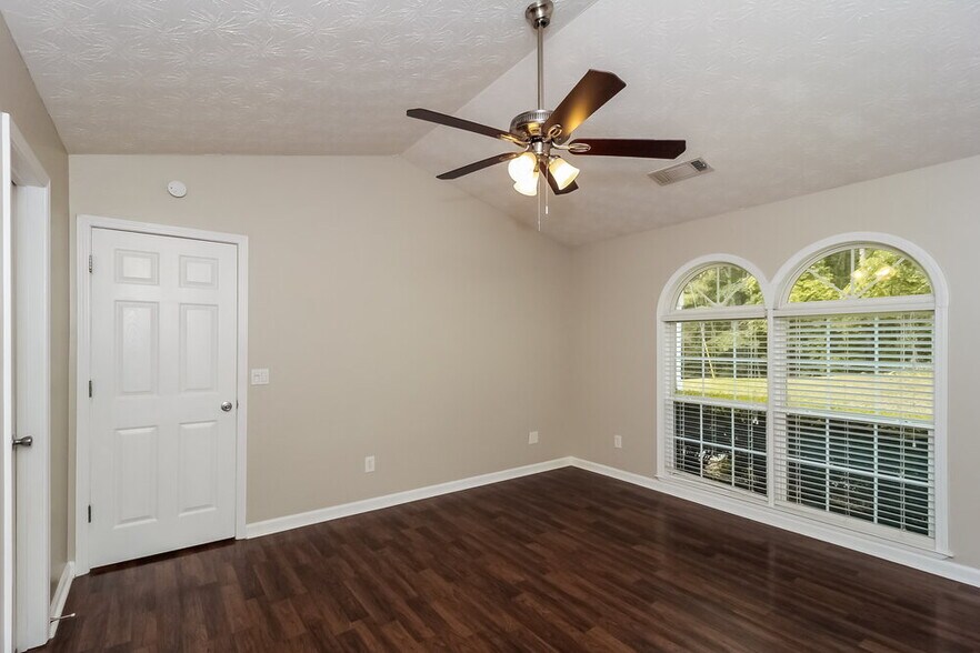 Building Photo - 3135 Sweetbriar Dr