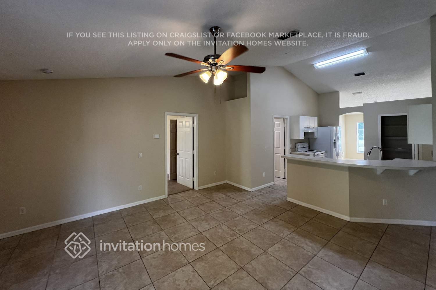 Building Photo - 2561 SW Calender St