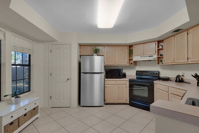 Building Photo - 407 Parkwood Pl