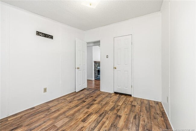 Building Photo - 105 Valley Forge Way N