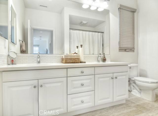 Building Photo - 41 Bianco