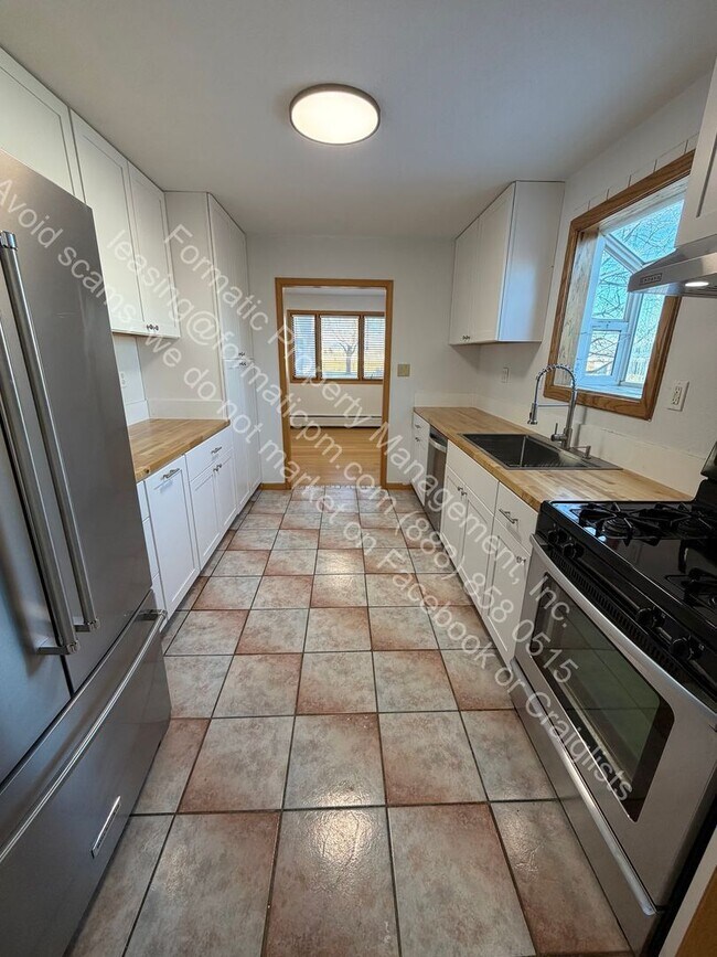 Building Photo - 105 2nd St