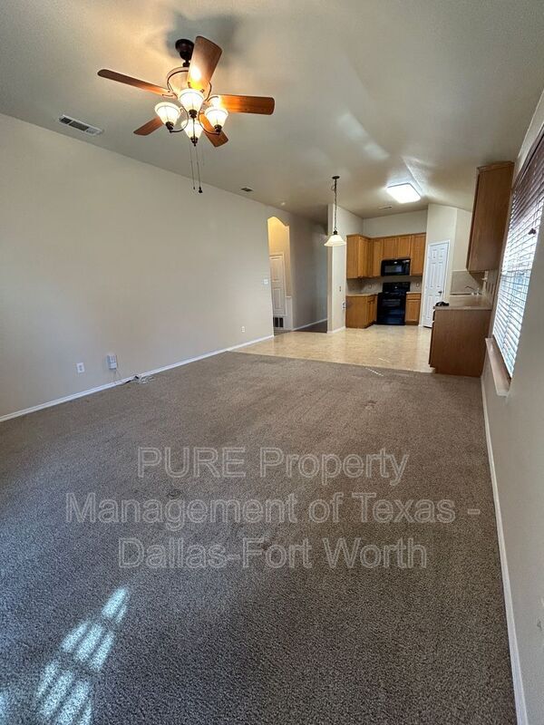 Building Photo - 7628 Hollow Forest Dr