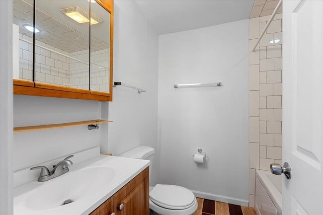 Building Photo - 234 E Shorewood Dr