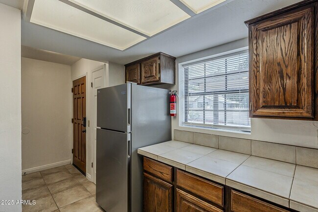 Building Photo - 1028 S Ash Ave