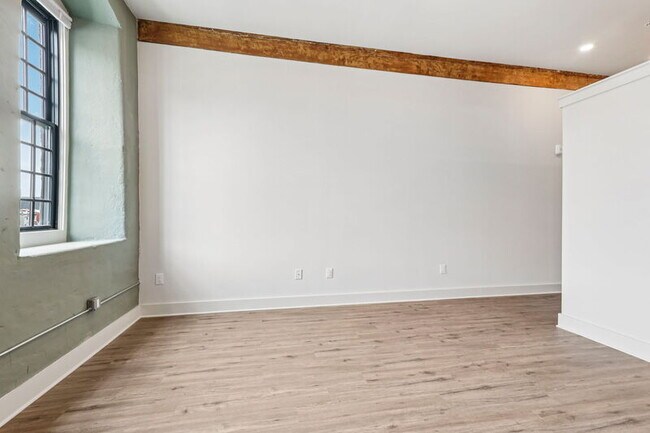 Building Photo - 201 Leverington Ave