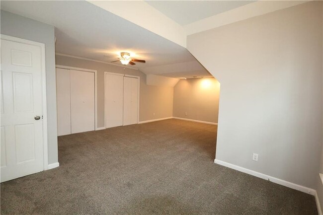 Building Photo - 1092 Mountain Springs Dr