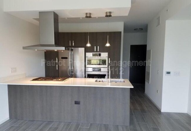 Building Photo - 7120 E Kierland Blvd