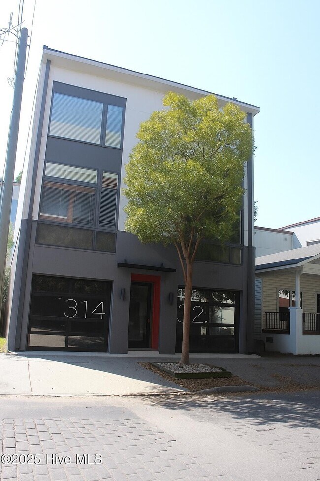 Building Photo - 312 Brunswick St