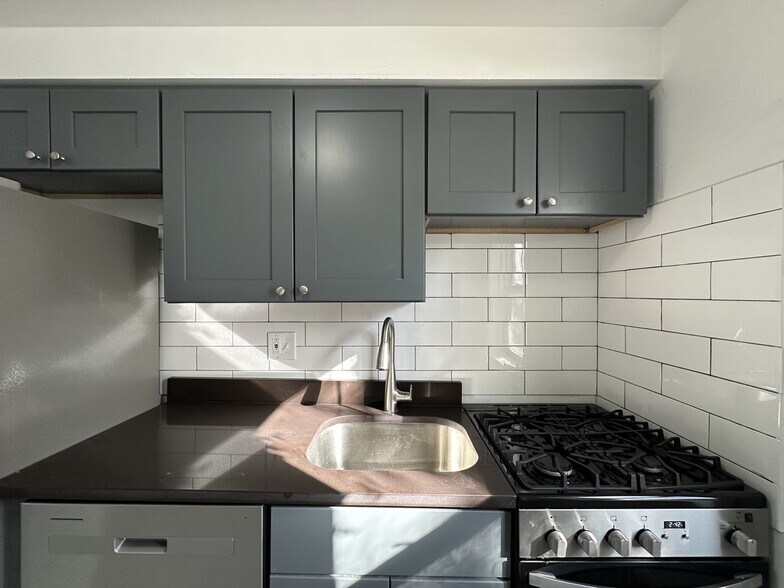 Building Photo - 6719 N California Ave