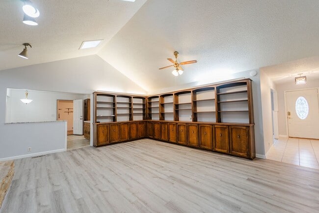 Building Photo - 6 Sonora Way