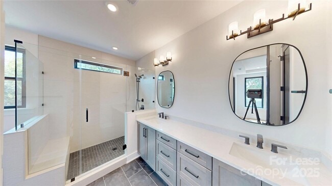 Building Photo - 313 E Peterson Dr