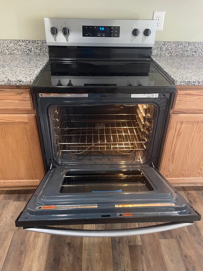 Building Photo - 2335 Greenway Ave NW