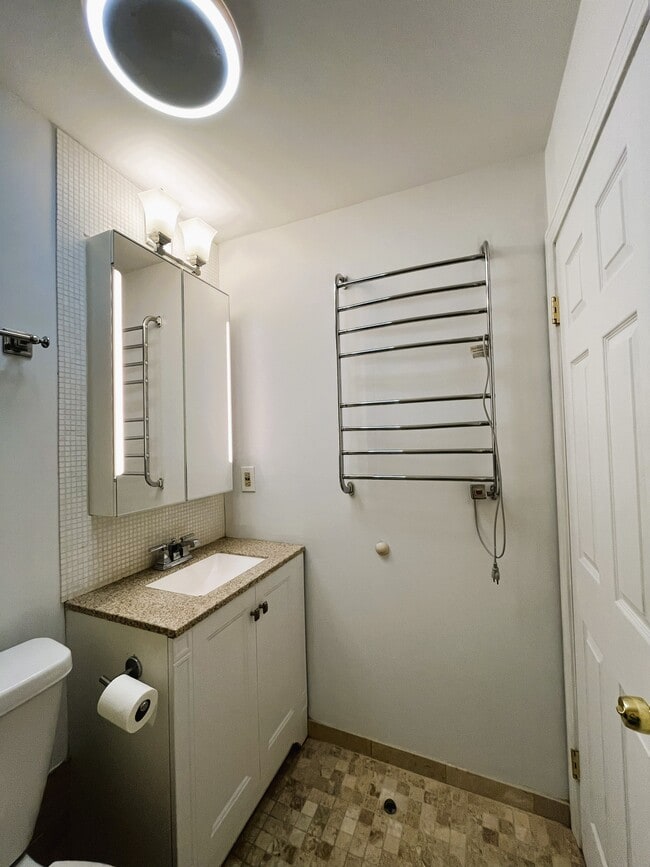 Building Photo - 21 Jones Ct