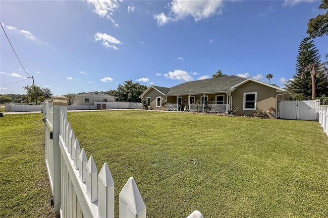 Building Photo - 5572 Myakka Ave