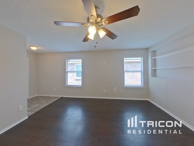 Building Photo - 910 Pryor Dr