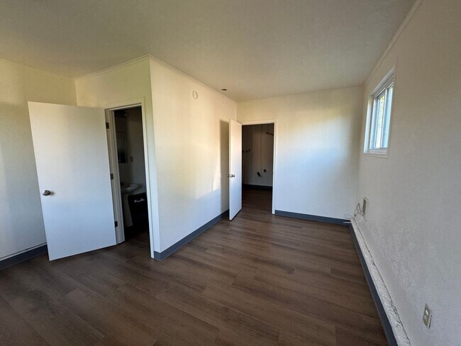 Building Photo - 3 Bedroom House in Waldport!