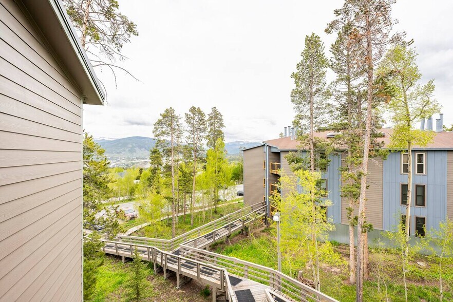 Building Photo - 2200 Lodgepole Cir