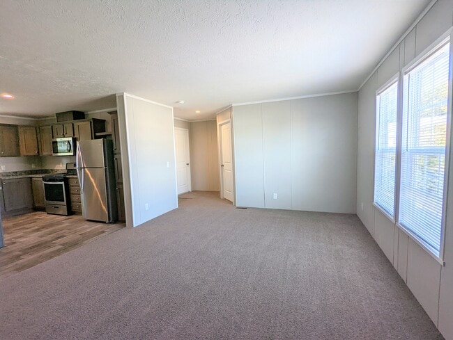 Building Photo - 647 Oregon St